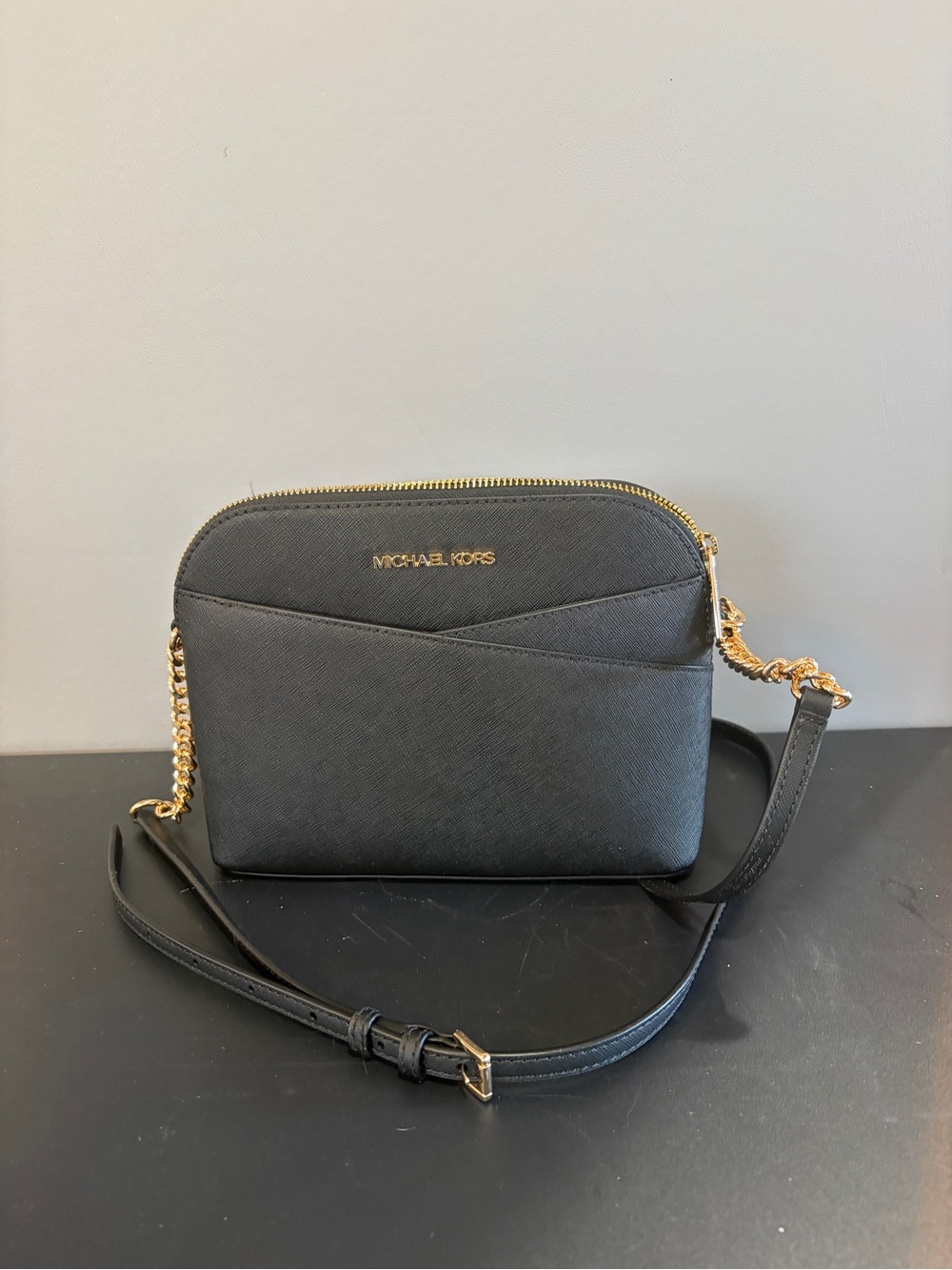 Michael Kors Black Jet Set Travel Med Do
 Saffiano Crossbody with Gold Hardware